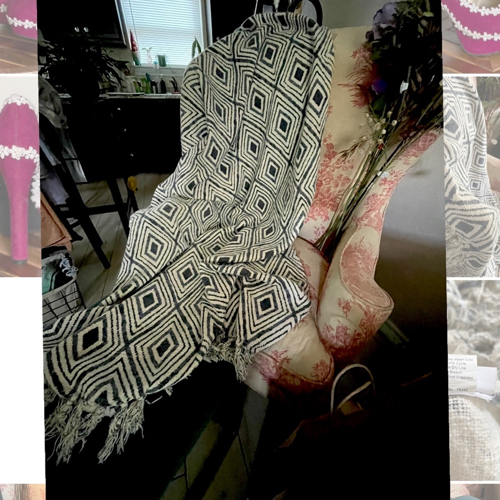 Blue & White Pattern Accent Throw